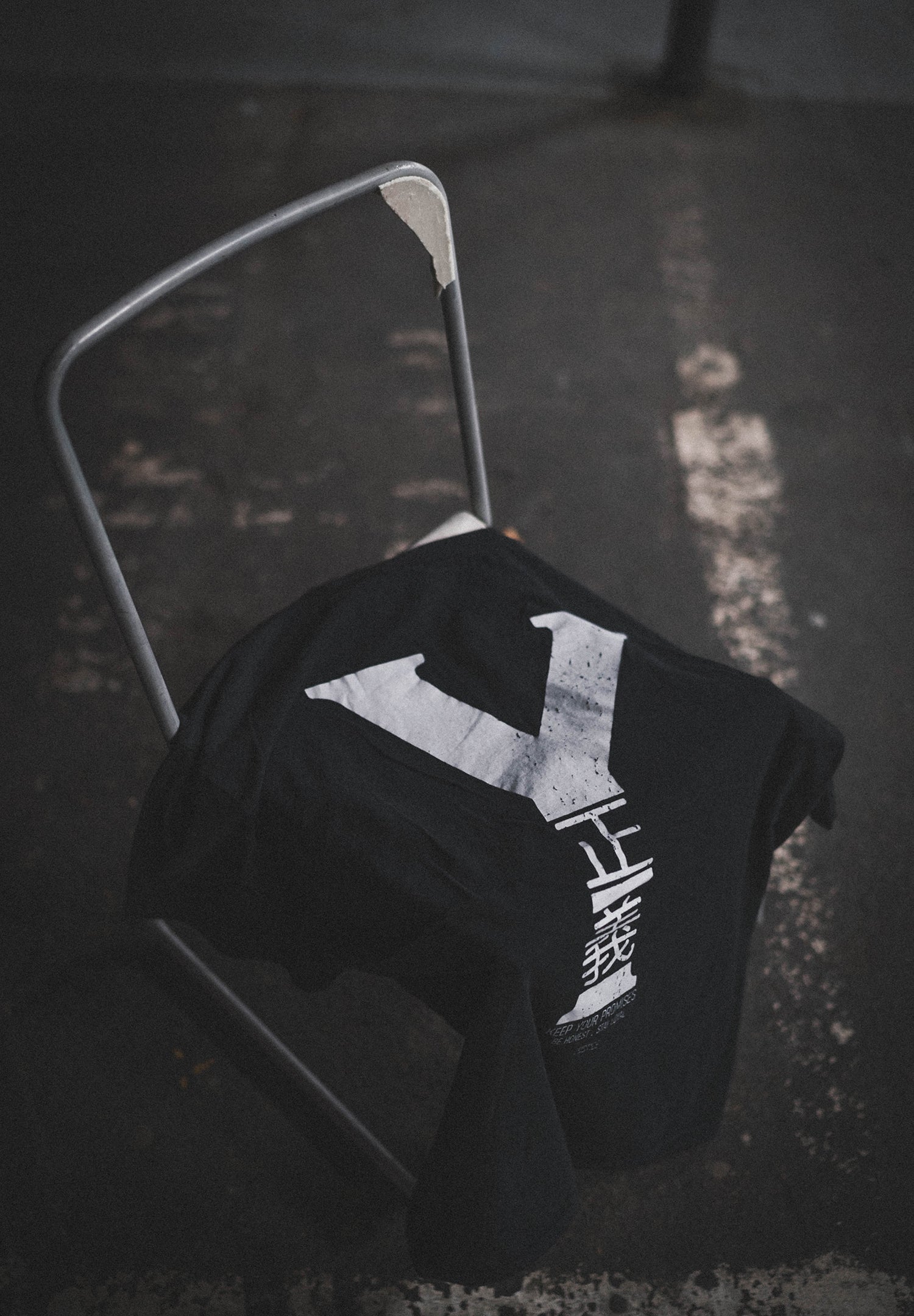 Black Washed Y Tee